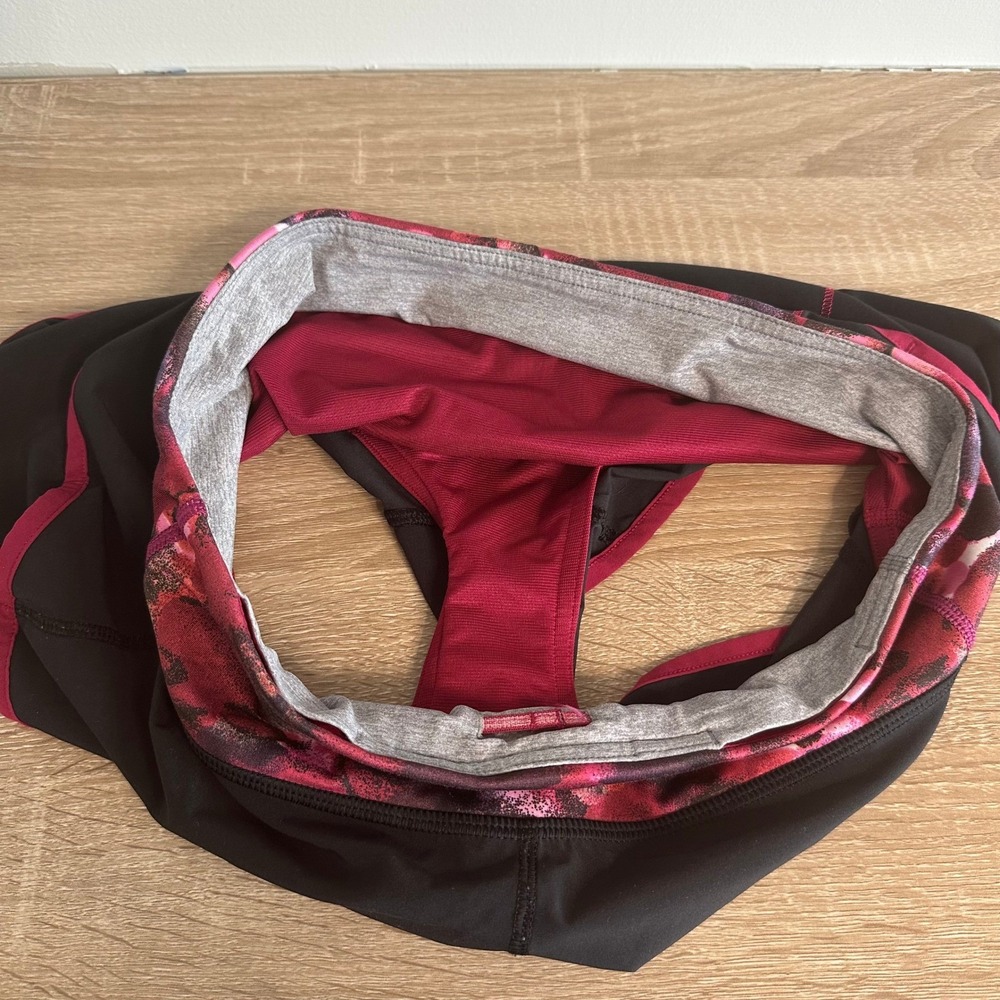 Lululemon Speed Up Shorts Black Poppy Petals Pockets Lined Sz 6 Running Gorpcore - Picture 8 of 10